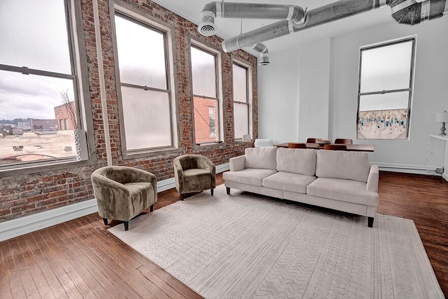 Building Photo - 2119 1st Ave N
