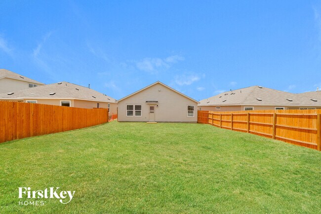 Building Photo - 10623 Vinateros Dr