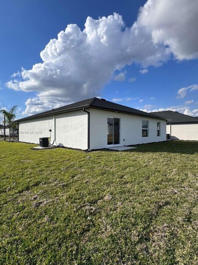 Building Photo - 17245 Cantu Ct