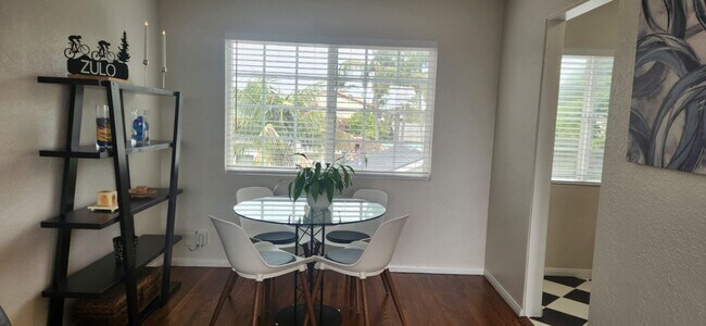 Building Photo - Kensington: Renovated Spacious Residence: Cook's kitchen, Includes parking