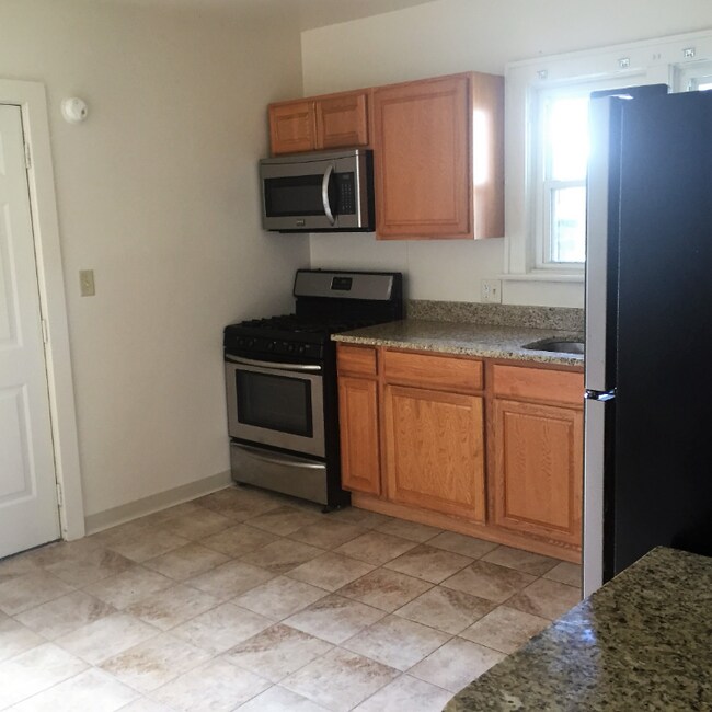 Building Photo - 57 W Lakeview Ave