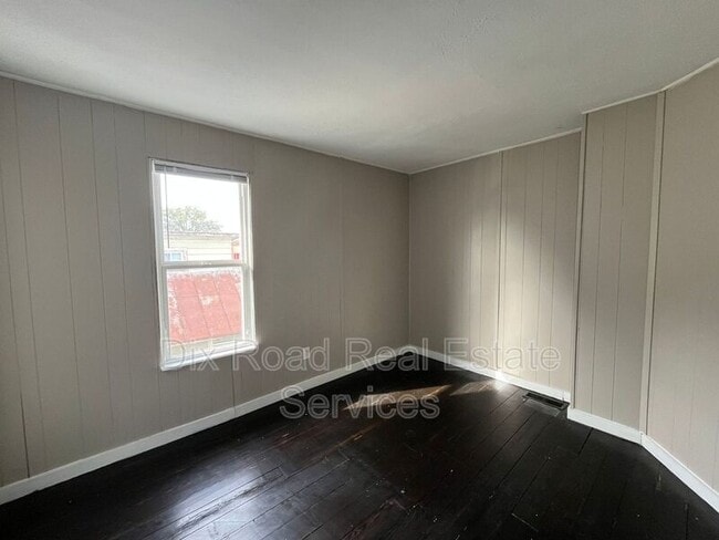 Building Photo - 305 Maple Ave