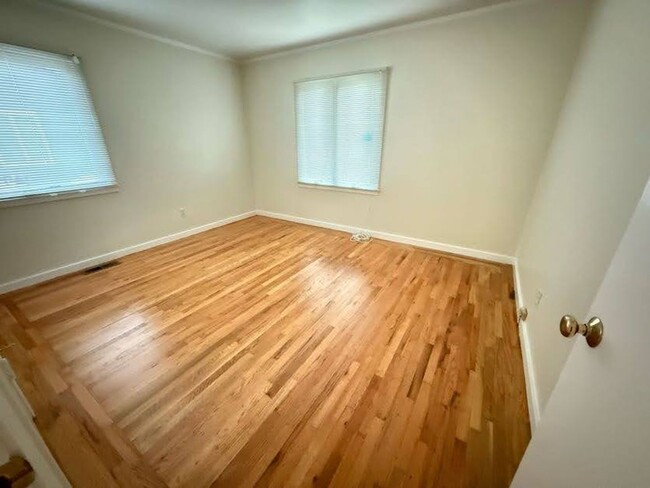 Building Photo - Charming 2-Bedroom Home Large Rumpus Room,...