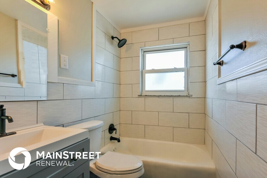 Building Photo - 535 Ryan Dr