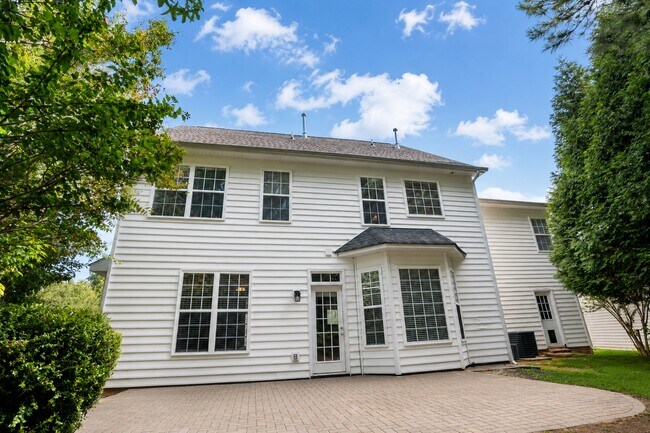 Building Photo - 10132 Montrose Dr