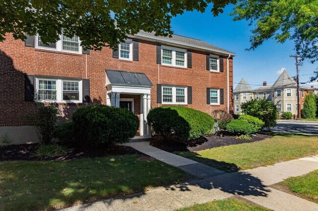 Building Photo - 930 Massachusetts Ave