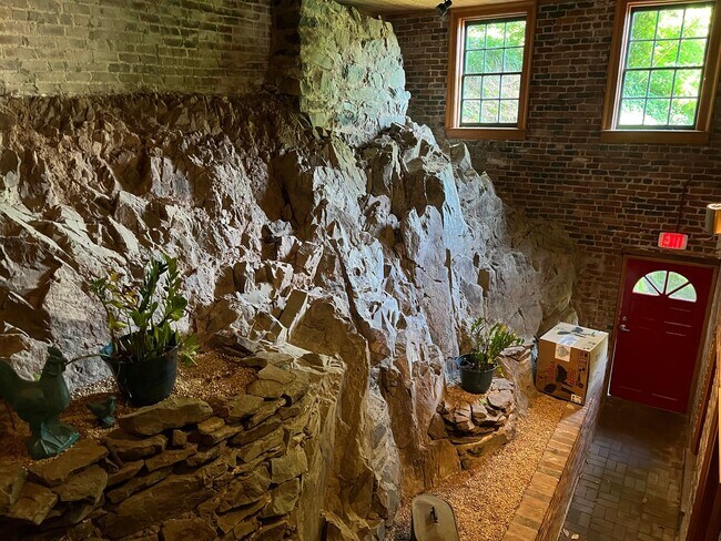 Building Photo - Historic Woolen Mills Mill House