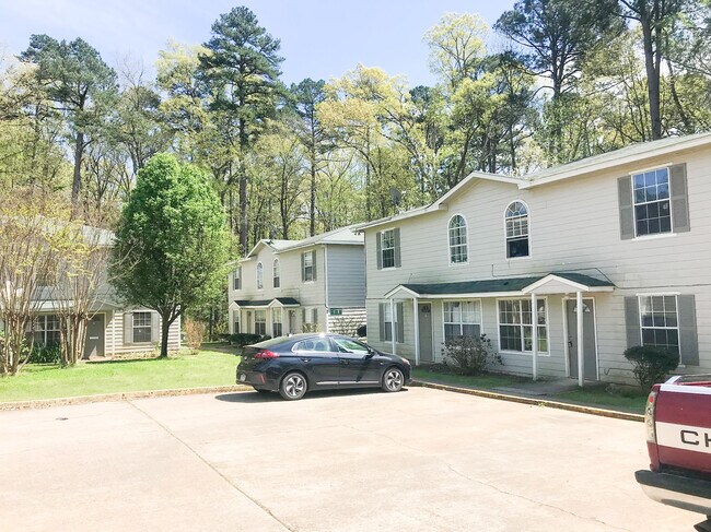 Building Photo - 1000 N Red St