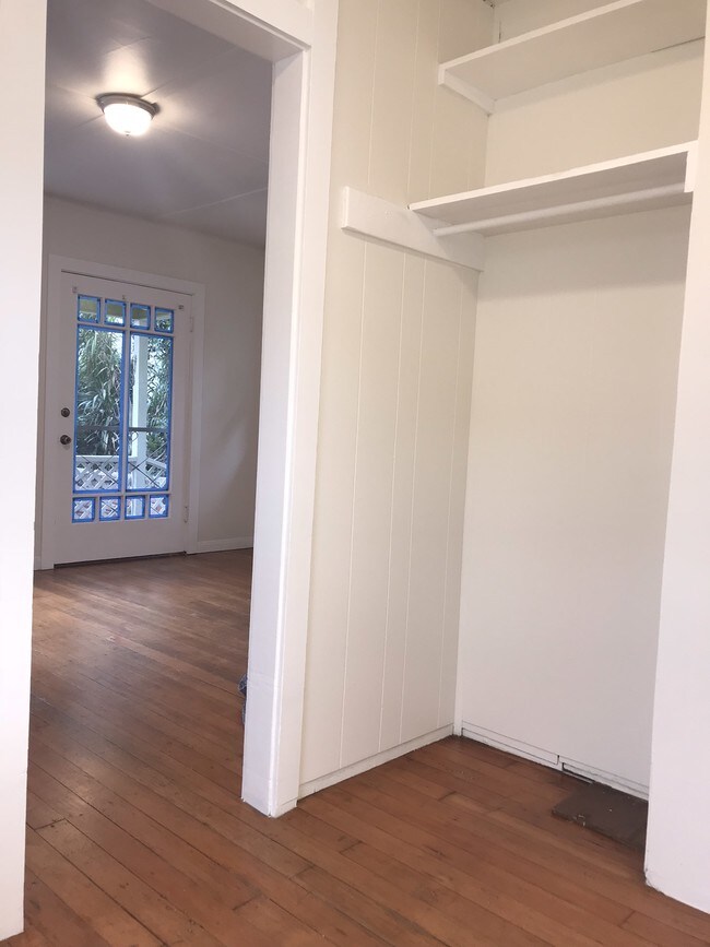 Building Photo - 3046 E Vista St