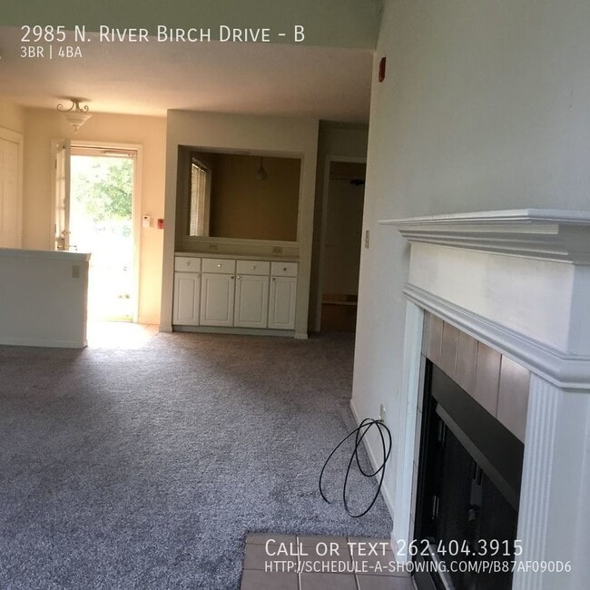 Building Photo - Huge condo with 2 car garage!