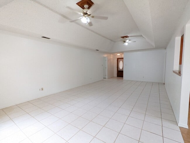 Building Photo - 2913 Lakewood Ct
