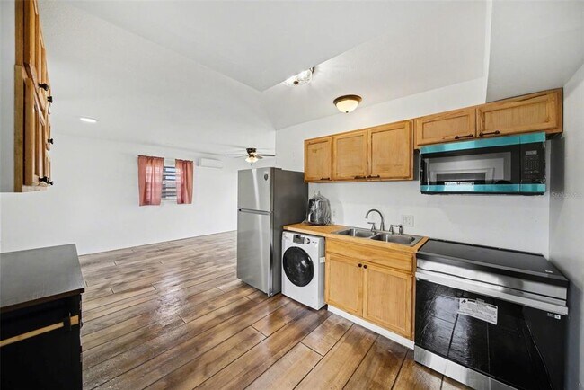 Building Photo - 38250 13th Ave