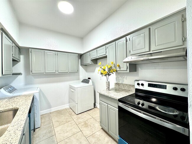 Building Photo - 11127 Village Bend Ln