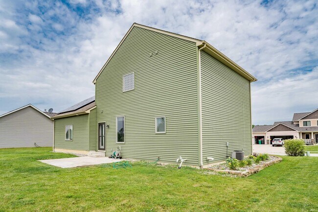 Building Photo - 625 Perolla Dr