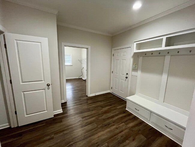 Building Photo - Available now FOR RENT in Dothan, AL!!