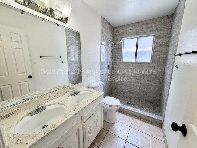 Building Photo - 5694 N 9th St