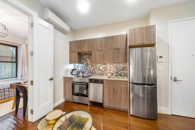 Building Photo - 417 E 61st St