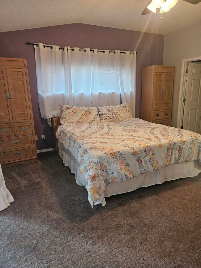 Building Photo - 2 BEDROOM 2 BATH HOME IN  PELICAN BAY GATED COMMUNITY