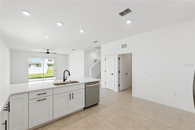 Building Photo - 5926 SW 76th Ct