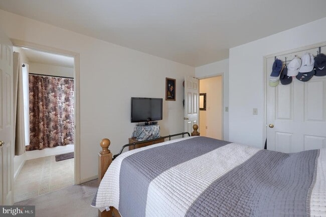 Building Photo - 6 Tiffany Ln