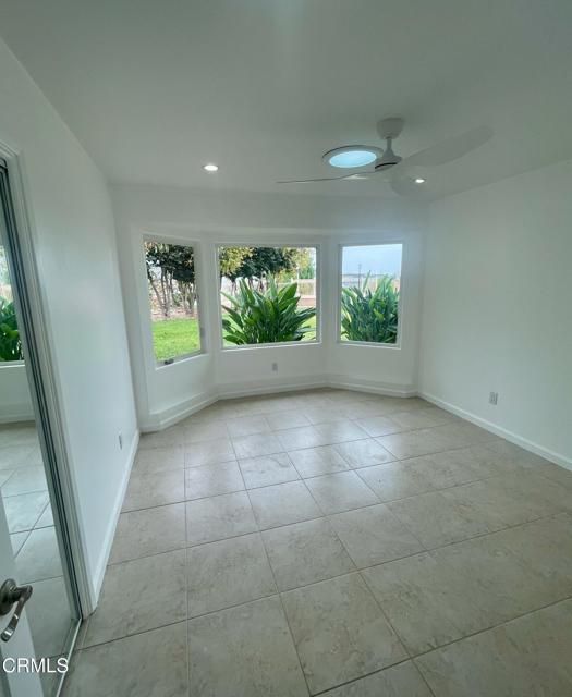 Building Photo - 1148 Colina Vista
