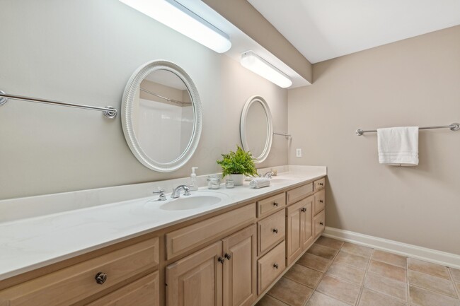 Building Photo - 5055 Slate Run Woods Ct