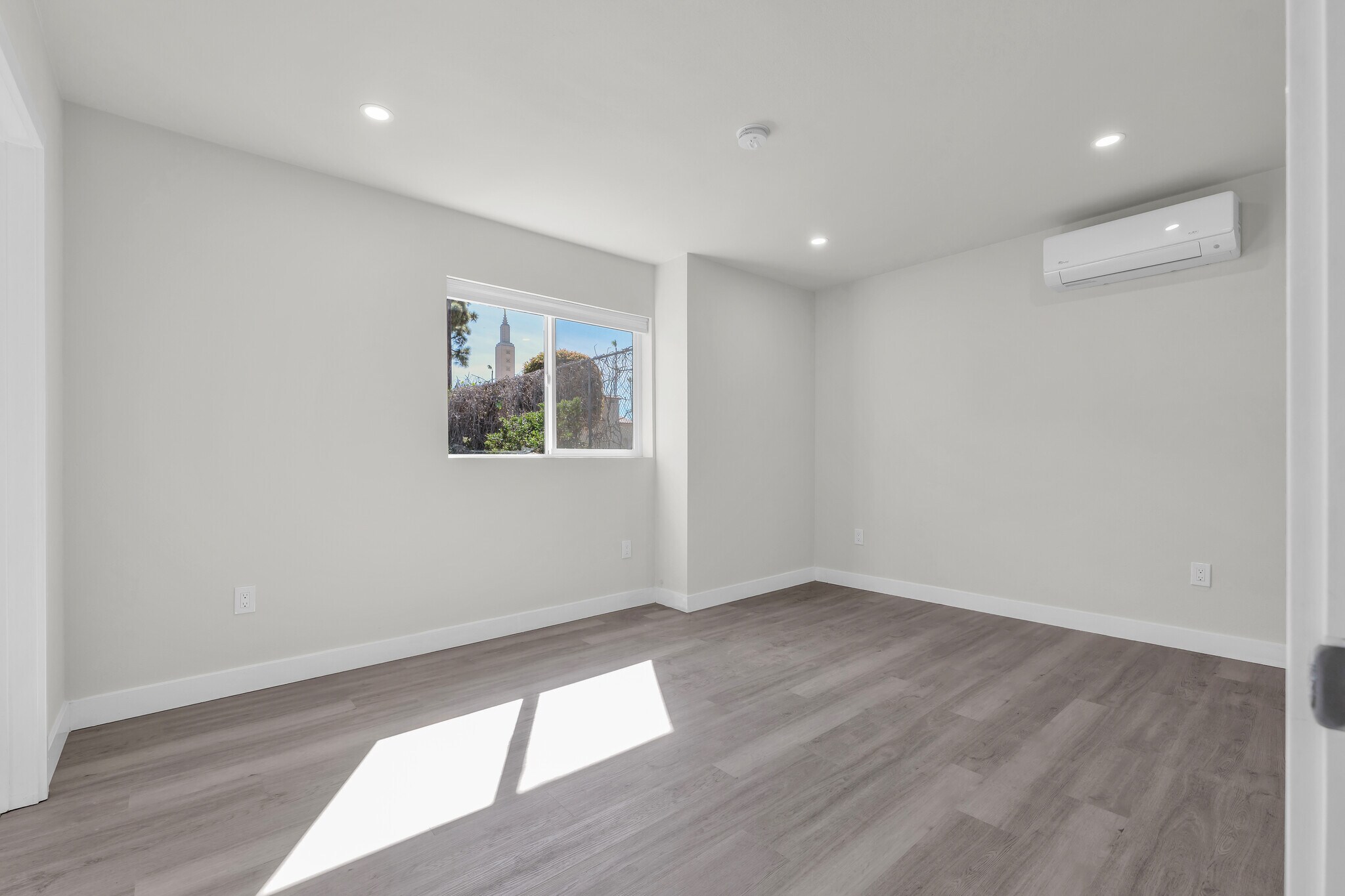 Building Photo - 1575 Manning Ave