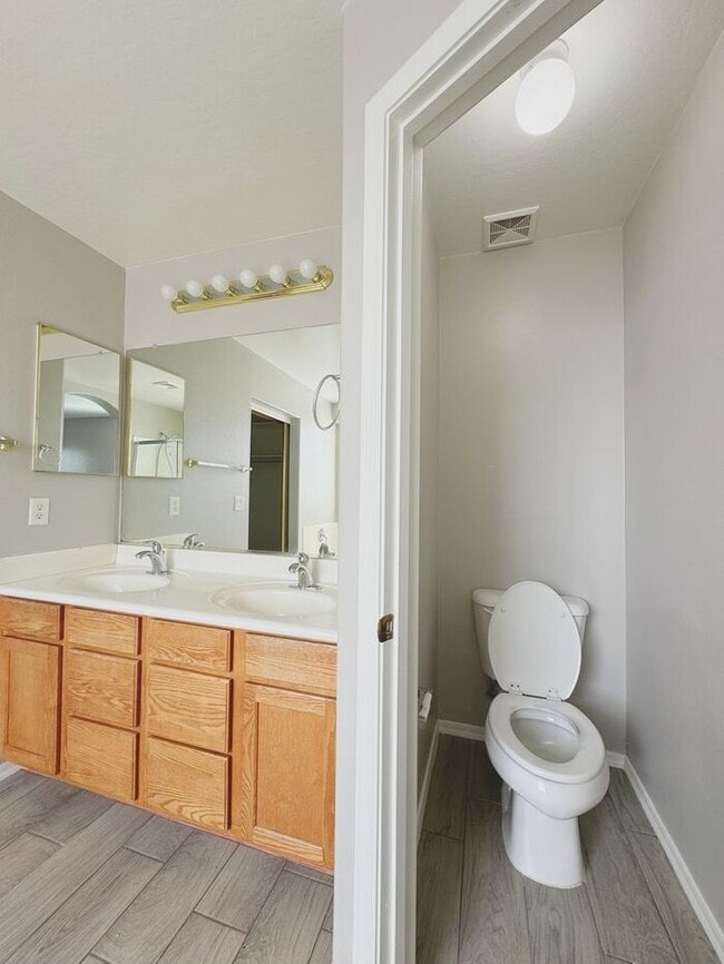 Building Photo - 4BR / 2.5BA Home with Expansive Lot – 2-Car Garage, Community Pools & Golf