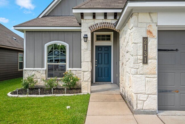 Building Photo - 2131 Naples Wy