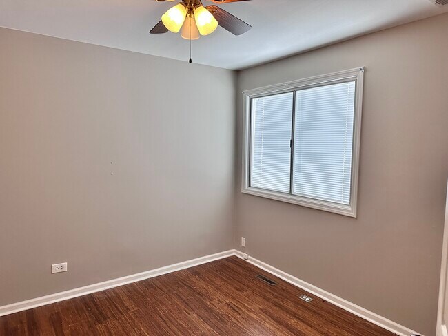 Building Photo - 2856 Evergreen Ln