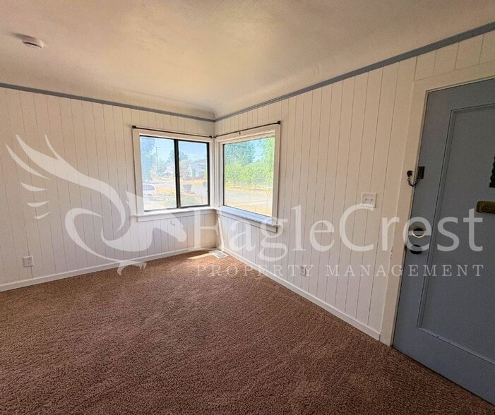 Building Photo - Charming 2-Bedroom Home with Modern Finishes & Open Yard