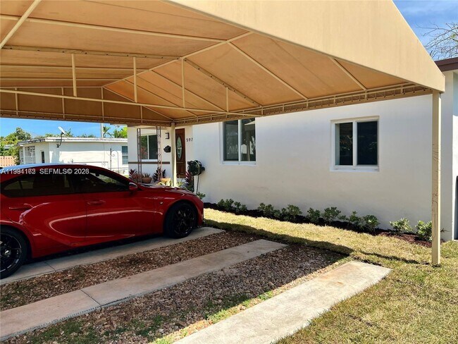 Building Photo - 5970 SW 46th St