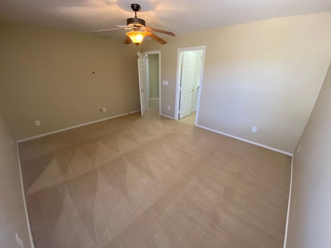 Building Photo - Beautiful 6 bed/3 bath home located in the SW area of Las Vegas