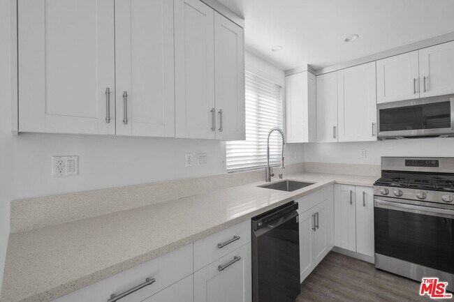 Building Photo - 848 18th St
