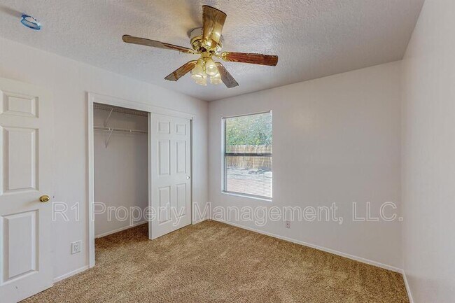 Building Photo - 1729 Chamisa Rd NE