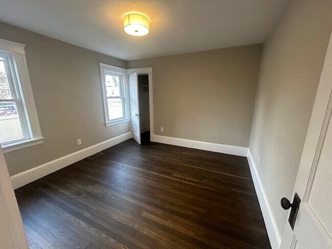 Building Photo - 16 Prospect St