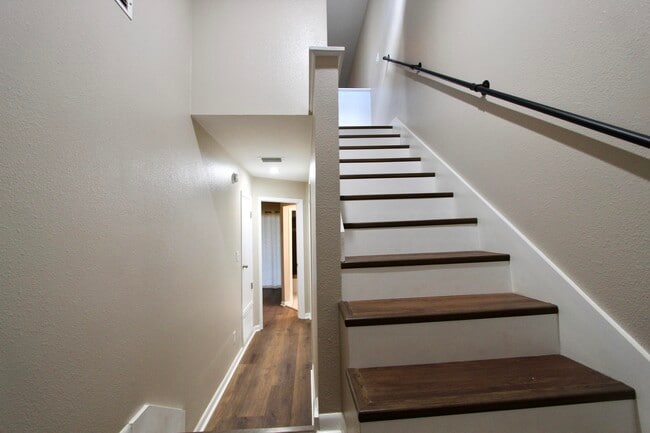 Building Photo - 200 White St