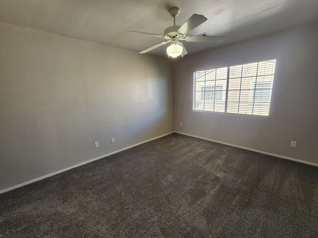 Building Photo - Beautiful townhouse in Silverado Ranch