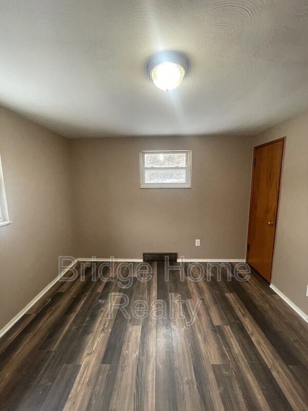 Building Photo - 149 Parkwood Rd