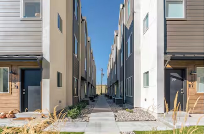 Building Photo - 772 W 300 N