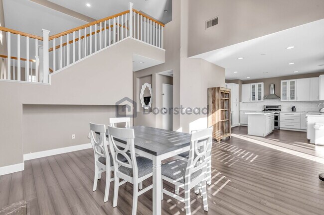 Building Photo - 6042 E Birdcage Ct