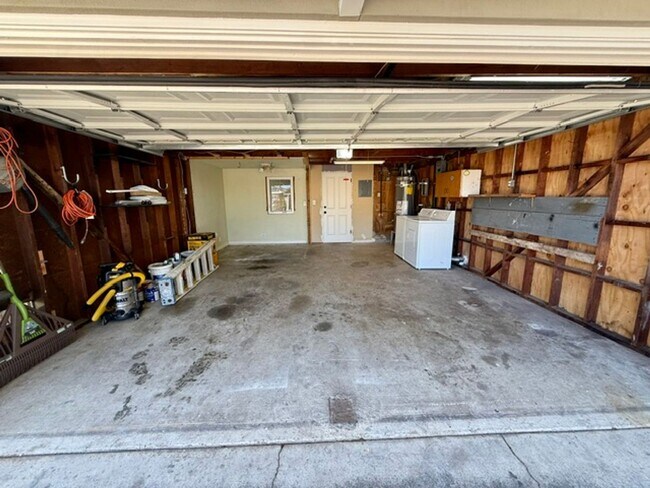 Building Photo - 411 Hiller St