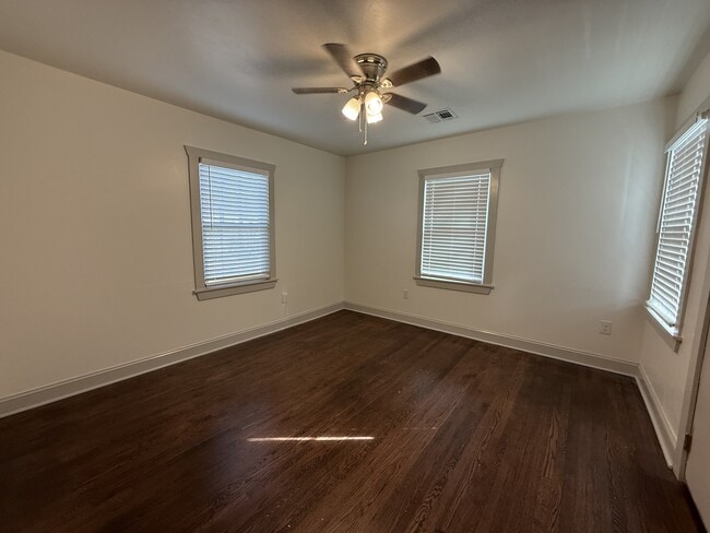 Building Photo - 1802 W 6th Ave