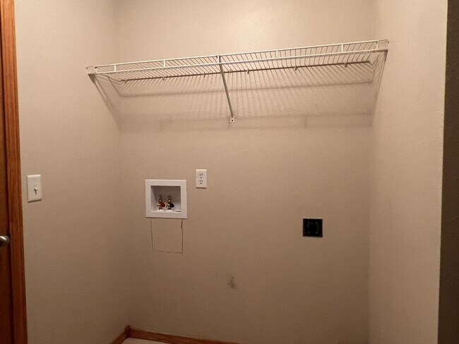 Building Photo - Orchard Crest Home with Willard Schools