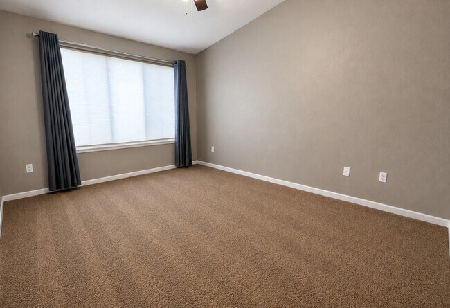 Building Photo - 10070 E Carolina Dr