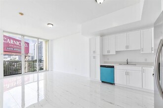 Building Photo - 1350 NW 8th Ct