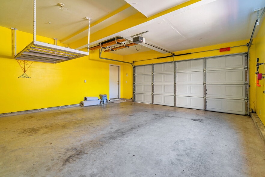 Building Photo - 2171 Beech Cmn