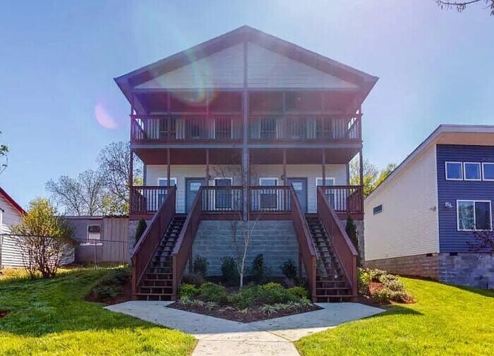 Building Photo - 3203 Curtis St