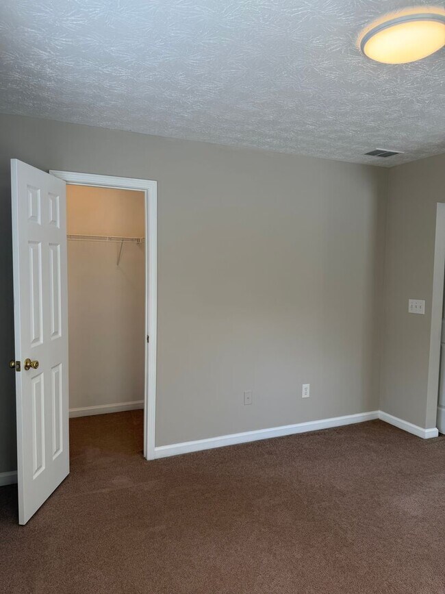 Building Photo - 6262 Shoreview Cir