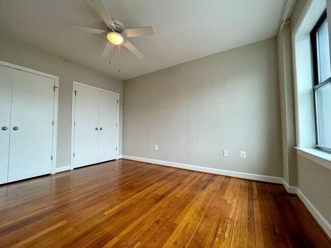 Building Photo - Sunny 2BR on 14th Street in Columbia Heights w/ Parking